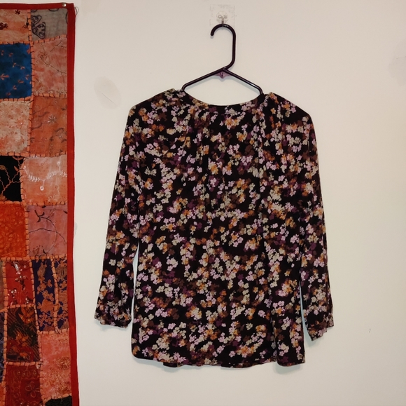 Floral button down top - Picture 4 of 9